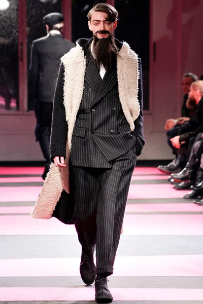 Look 29